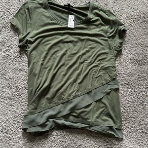 Nwt olive green tee with tulip trim - size xl